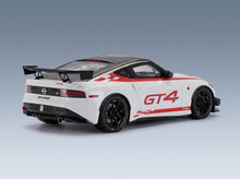 Nissan Z GT4 Coupe 2022 White Red Black Otto-Mobile 1:18 scale model - rear three-quarter view