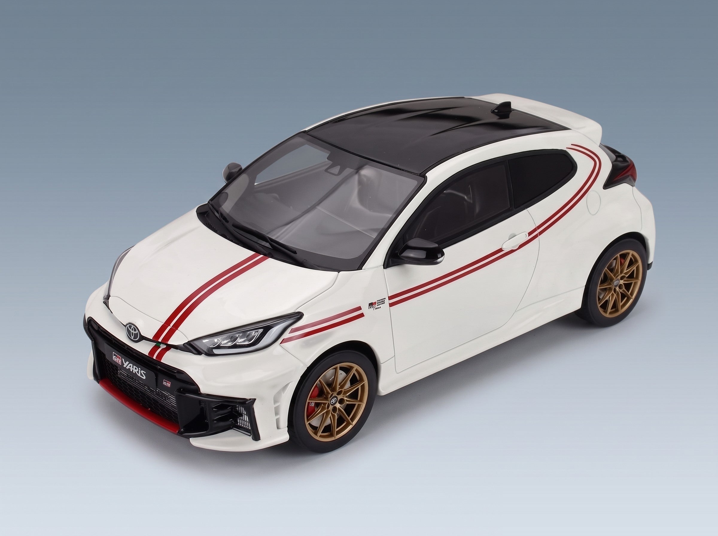 Toyota Yaris GR TGR Italy Limited Edition 2024 White Red Otto-Mobile 1:18 scale model - front three-quarter view