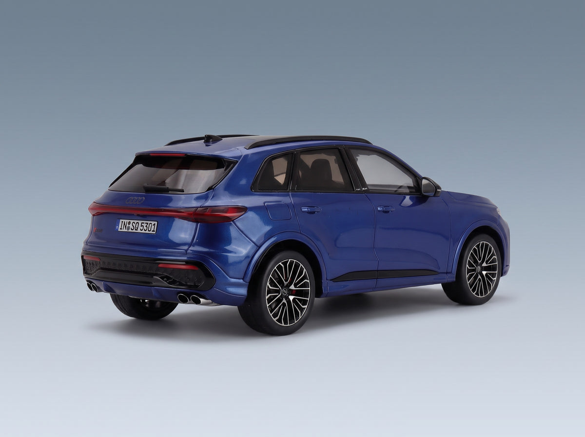 Audi SQ5 TFSI 2024 Blue Otto-Mobile 1:18 scale model - rear three-quarter view
