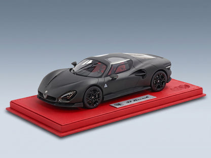 ALFA ROMEO - 33 STRADALE 2025 - CON VETRINA - WITH SHOWCASE - MATT CARBON scale model - front three-quarter view on display base