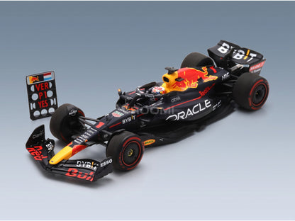 Red Bull RB18 Oracle Red Bull Racing No. 1 Max Verstappen Winner Dutch GP World Champion 2022 Spark Model 1:43 scale model - front three-quarter view
