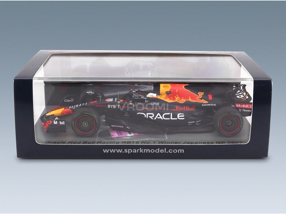 Red Bull RB18 Oracle Red Bull Racing No. 1 Max Verstappen Winner Japan GP World Champion with Pit Board 2022 Spark Model 1:43 scale model - original packaging