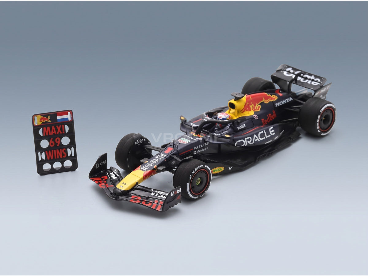 Red Bull RB21 Oracle Red Bull Racing No. 1 Verstappen Winner Las Vegas GP 2025 with Pit Board Spark Model 1:43 scale model - front three-quarter view