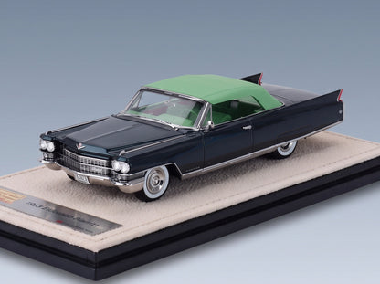 Cadillac Eldorado Biarritz Cabriolet Closed 1963 Two-Tone Green Stamp Models 1:43 scale model - front three-quarter view