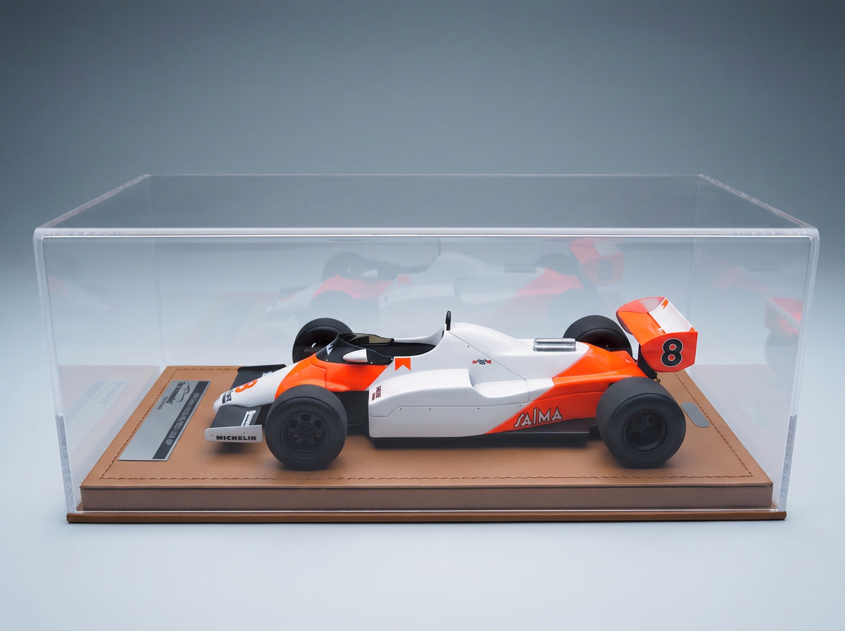 McLaren F1 MP4/1C No. 8 Niki Lauda USA Long Beach GP 1983 Tecnomodel 1:18 scale model - side view in display case