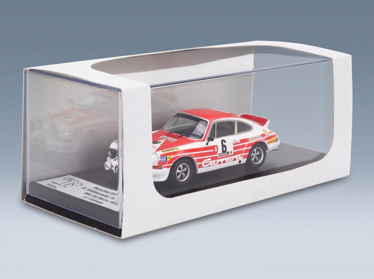 Porsche 911 Carrera RS 2.7 No. 6 Waldegård Thorszelius Tour de Corse 1972 Trofeu 1:43 scale model - side view in display case