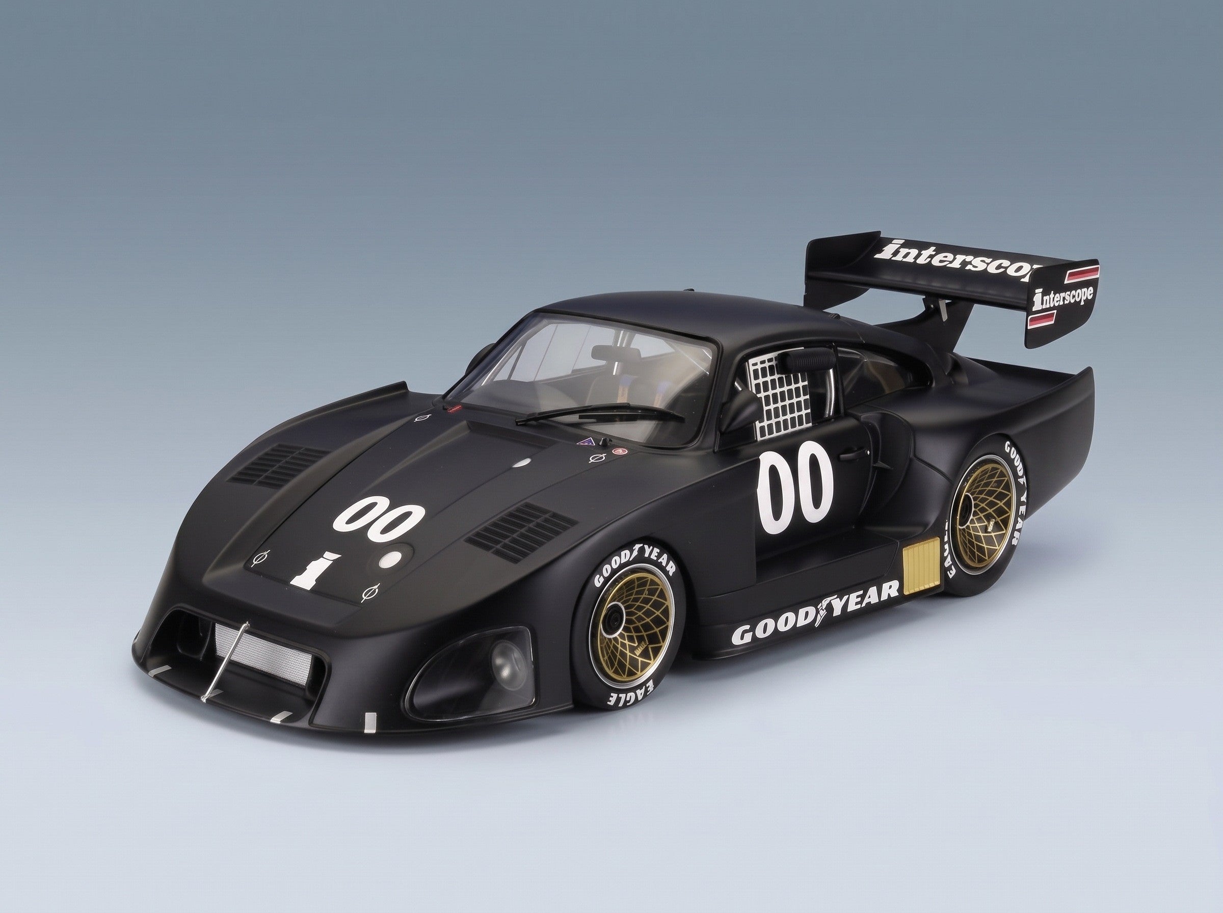 Porsche 935 K4 Turbo Interscope Racing No. 00 D. Ongais IMSA 1981 Werk83 1:18 scale model - front three-quarter view