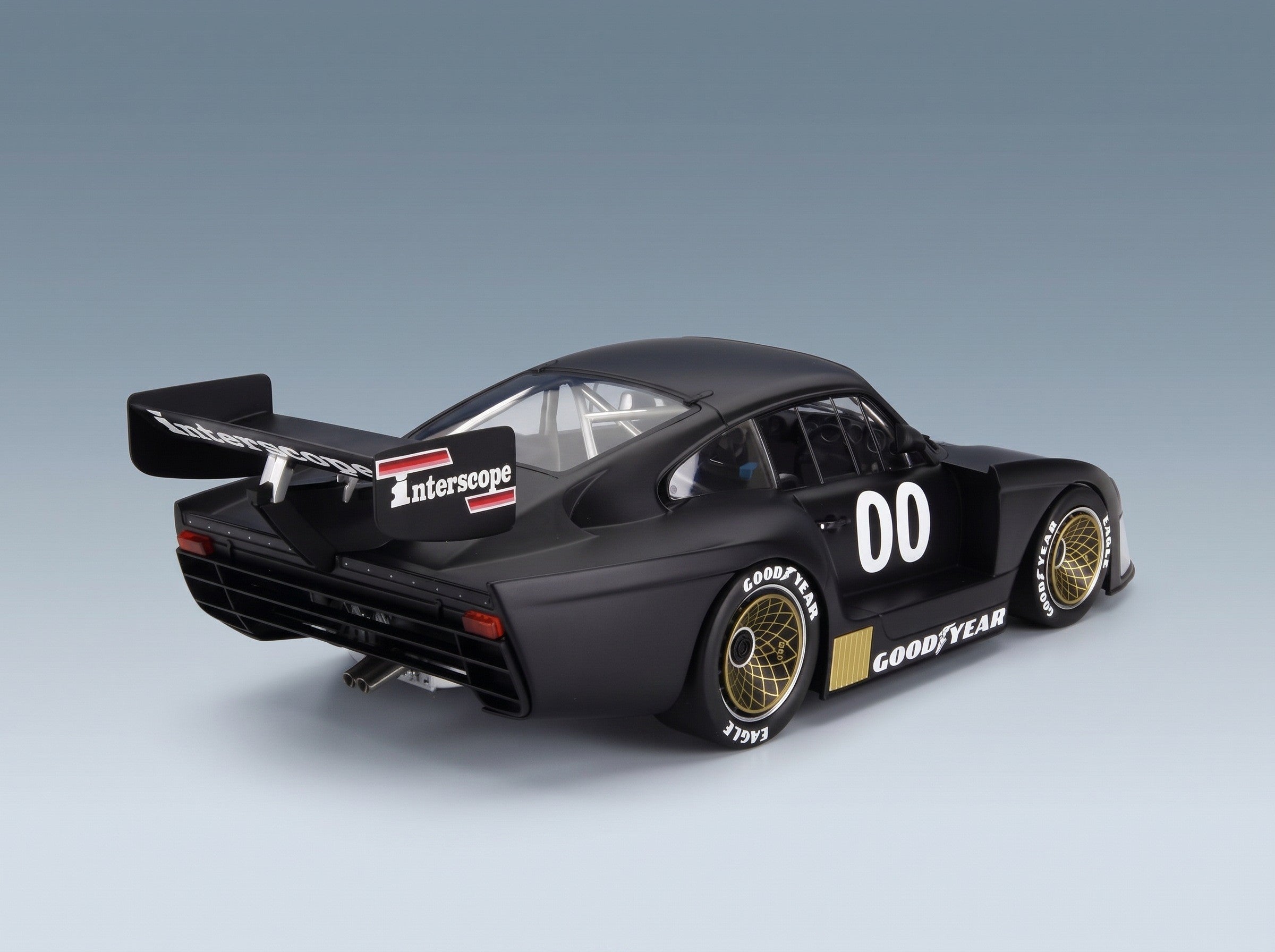 Porsche 935 K4 Turbo Interscope Racing No. 00 D. Ongais IMSA 1981 Werk83 1:18 scale model - rear three-quarter view