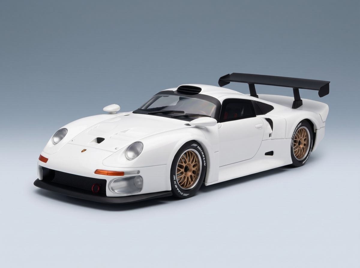 Porsche 911 GT1 Plain Body Version 1996 Werk83 1:18 scale model - front three-quarter view