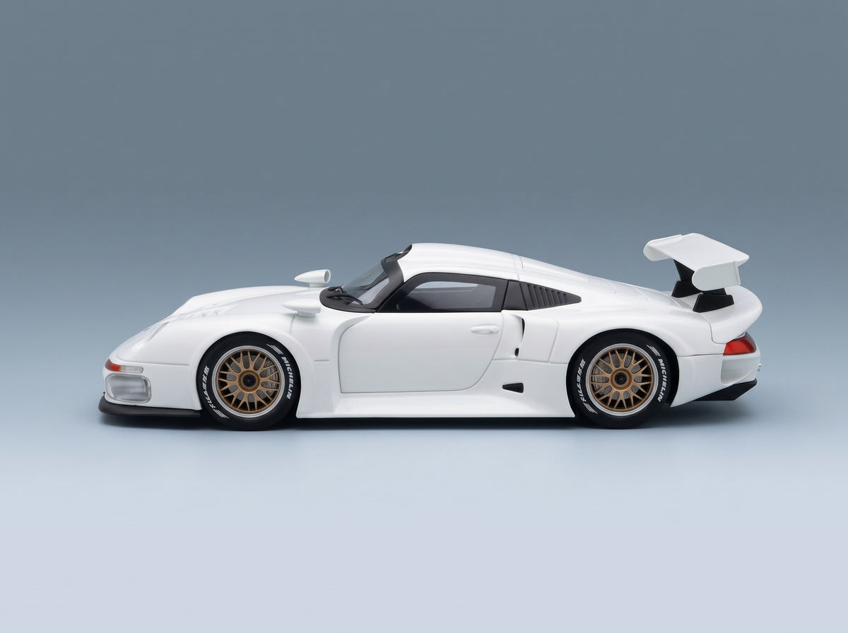 Porsche 911 GT1 Plain Body Version 1996 Werk83 1:18 scale model - side view