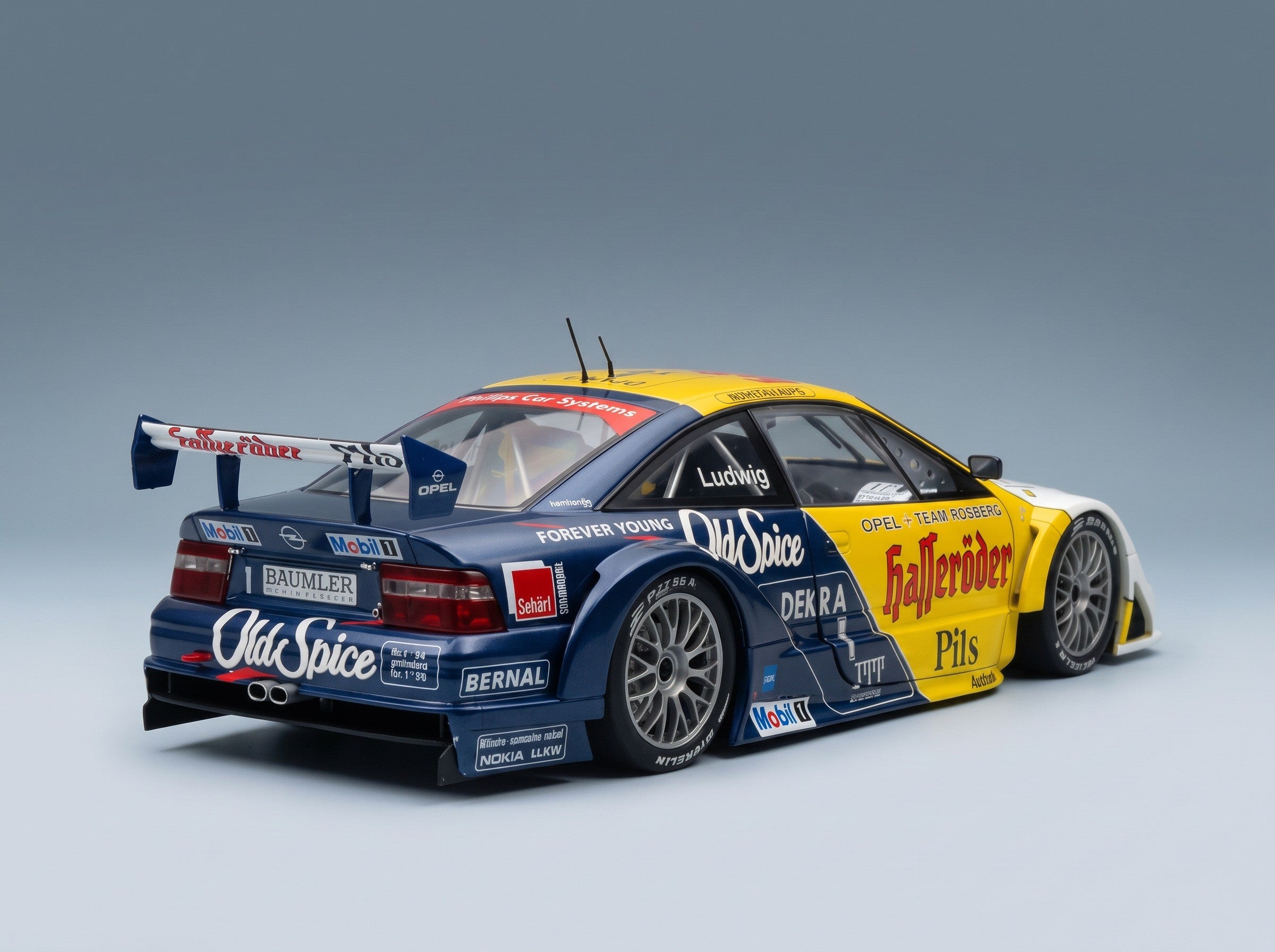 Opel Calibra V6 4x4 Team Rosberg No. 1 Klaus Ludwig Winner Race 1+2 Hockenheim DTM ITC 1995 Werk83 1:18 scale model - rear three-quarter view