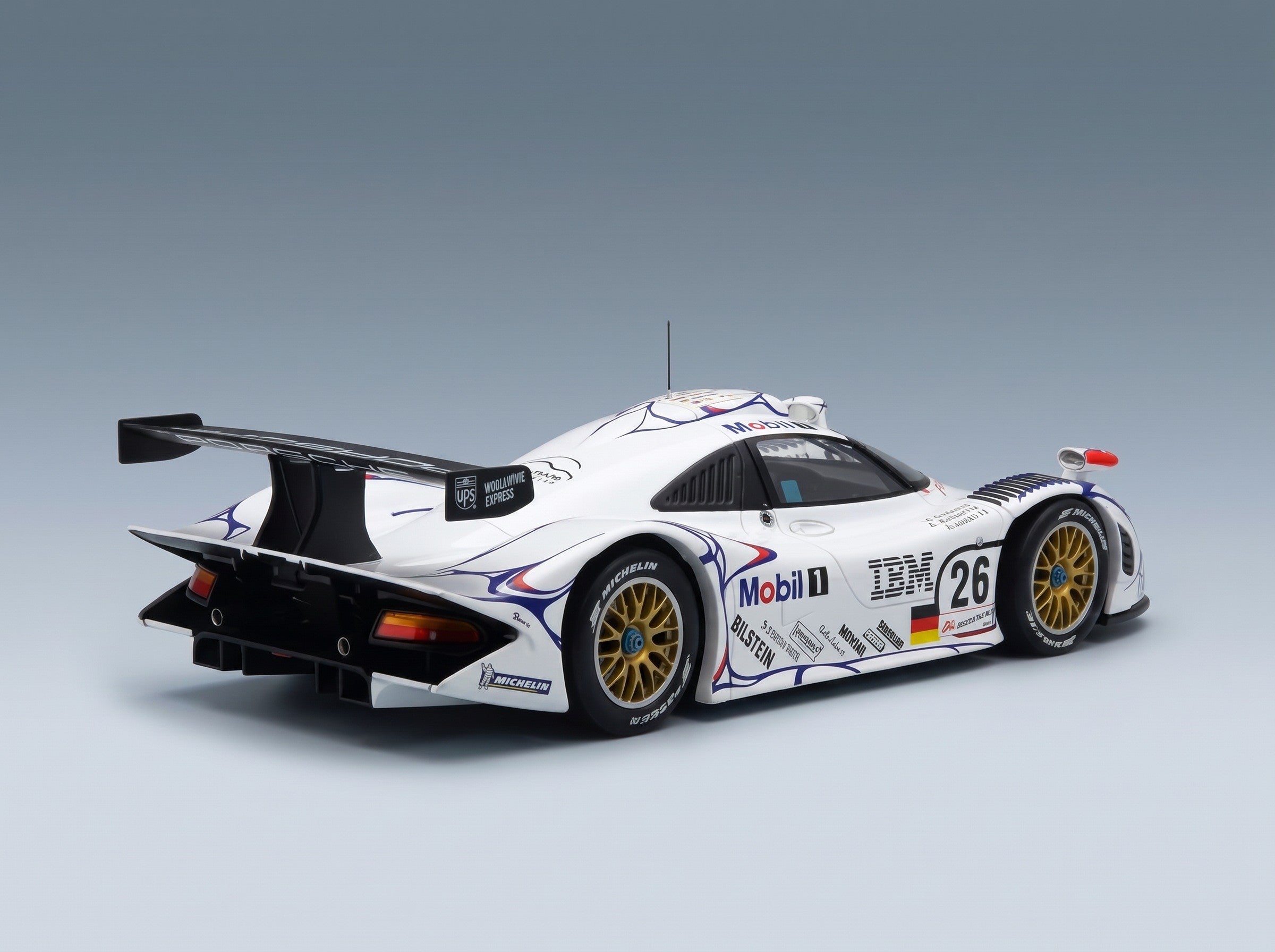 Porsche 911 GT1-98 3.2L Turbo Porsche AG Mobil-1 No. 26 Allan McNish Laurent Aiello Stéphane Ortelli Winner 24h Le Mans 1998 Werk83 1:18 scale model - rear three-quarter view