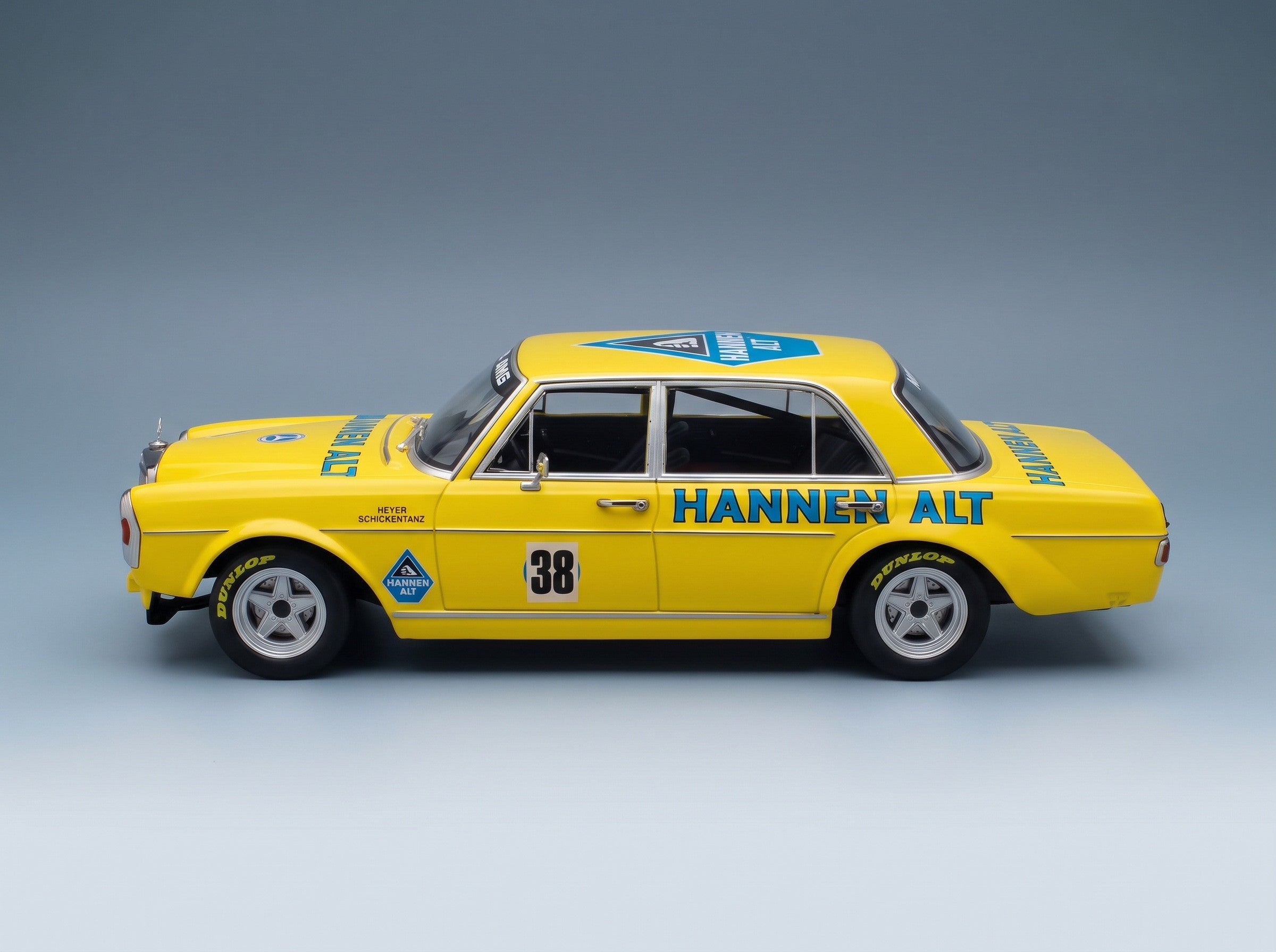 Mercedes-Benz 300 SEL 6.8 Team Hannen Alt No. 38 Hans Heyer Hockenheim 1971 Werk83 1:18 scale model - side view