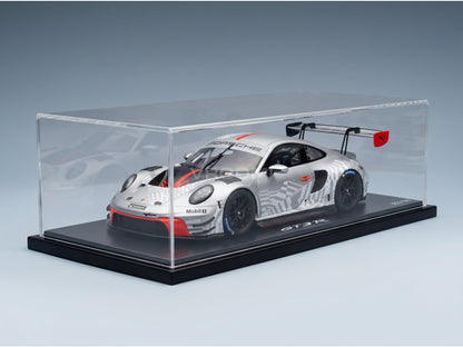 PORSCHE - 911 992 GT3 R EVO RACING COUPE 2024 - CON VETRINA - WITH SHOWCASE - SILVER scale model - side view in display case