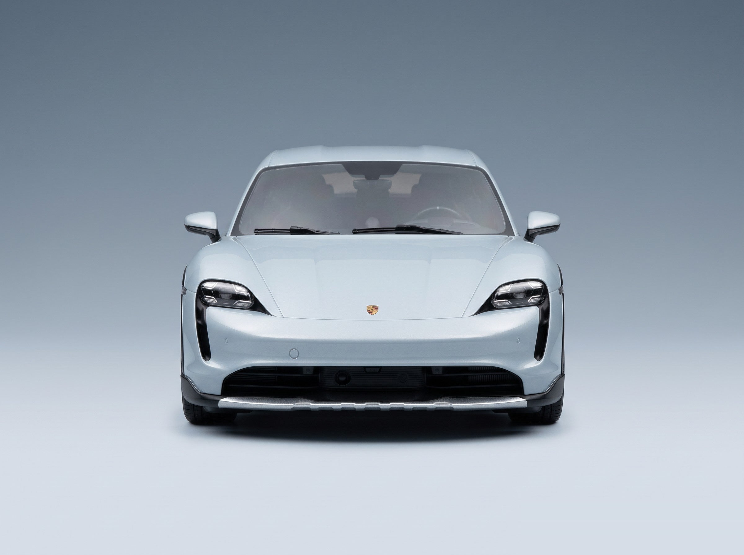 Porsche Taycan 4S Cross Turismo 2021 Ice Grey with Showcase Minichamps 1:18 scale model - front view