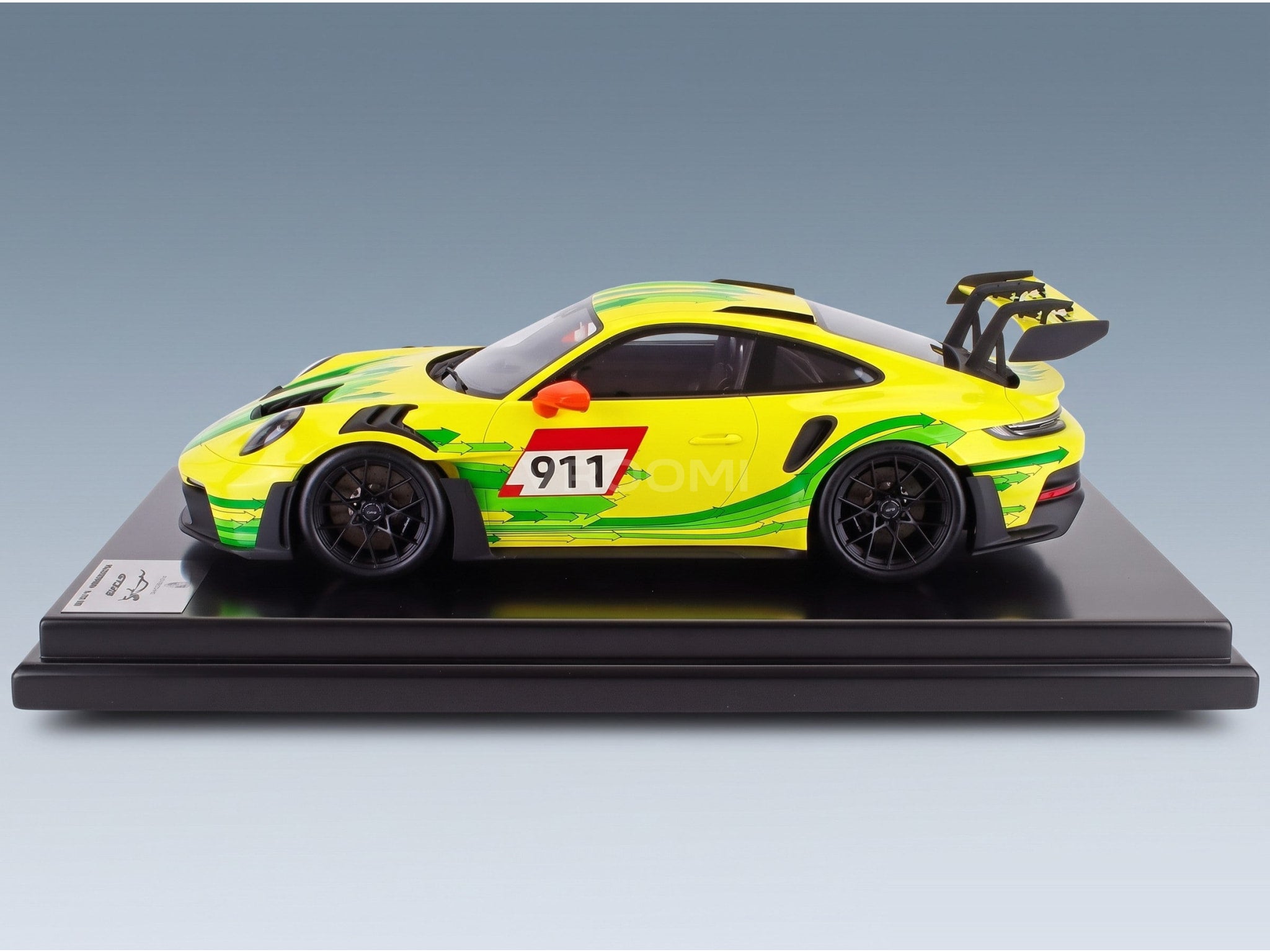 Porsche 911 992 GT3 RS 2023 with Showcase Spark Model 1:12 scale model - original packaging