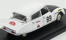 Coche de carreras vintage blanco y negro con el número 89, logotipos de patrocinadores y la calcomanía Paris-Rhone, disponible en Vroomi.