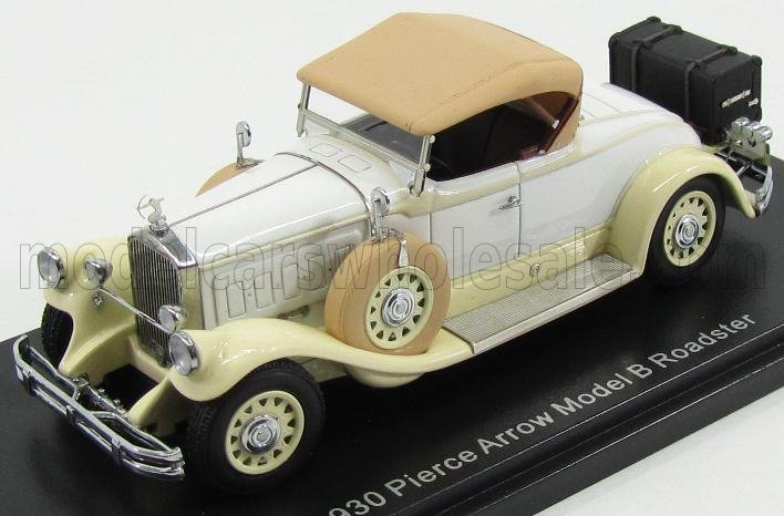 Maqueta de coche clásico Pierce Arrow Modelo B Roadster de 1930 con capota beige y ruedas detalladas, ofrecida a través de Vroomi.