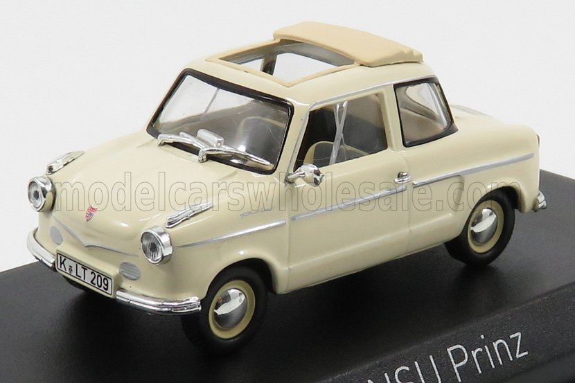 Coche modelo Cream NSU Prinz con techo solar abierto sobre base negra, disponible en Vroomi.