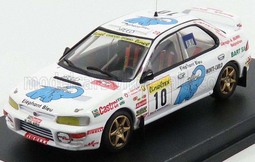 Modelo de coche de rally Subaru a escala 1/18 con diseño de competición, disponible para coleccionistas en Vroomi.