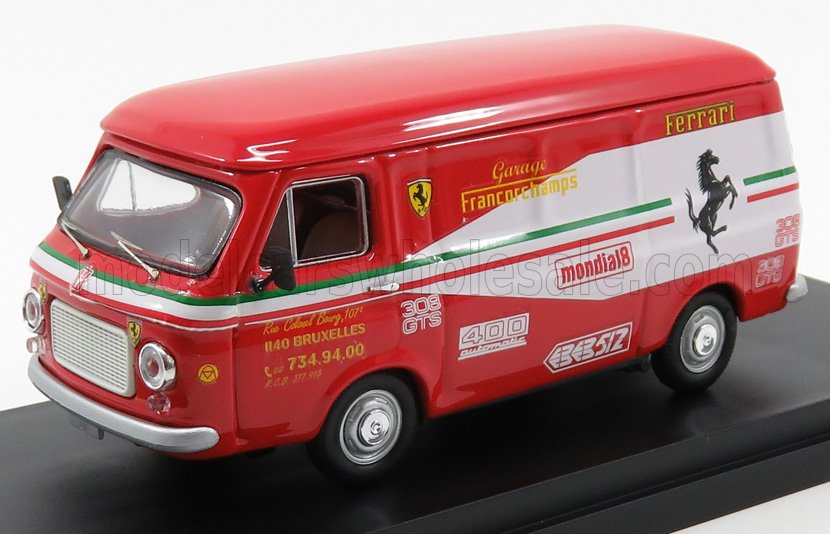 Modelo de furgoneta de servicio Ferrari vintage roja y blanca con franjas de la bandera italiana, calcomanías de la marca y disponible en Vroomi.
