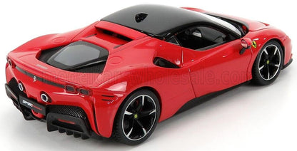Modelo de coche Ferrari SF90 Stradale rojo con techo negro y parte trasera detallada, disponible en Vroomi.