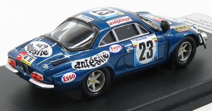 Coche de carreras vintage azul, modelo número 23, con adhesivos de patrocinadores sobre una base negra, disponible en Vroomi.