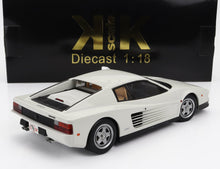 Coche Ferrari a escala 1/18 en metal fundido, disponible ahora en Vroomi.