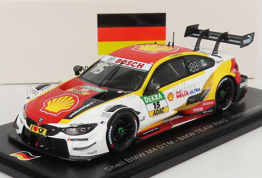 Modelo de coche de carreras Shell BMW M4 DTM con colores rojo, amarillo y blanco, con bandera alemana, disponible en Vroomi.