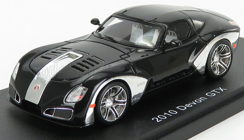 Modelo de coche Devon GTX 2010 en negro y plata sobre un expositor, disponible en Vroomi.