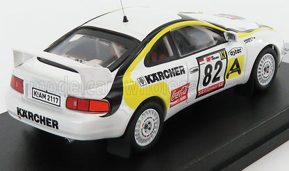 Modelo de coche de rally Toyota a escala 1/18 con adhesivos de carreras, blanco y amarillo, disponible para coleccionistas en Vroomi.