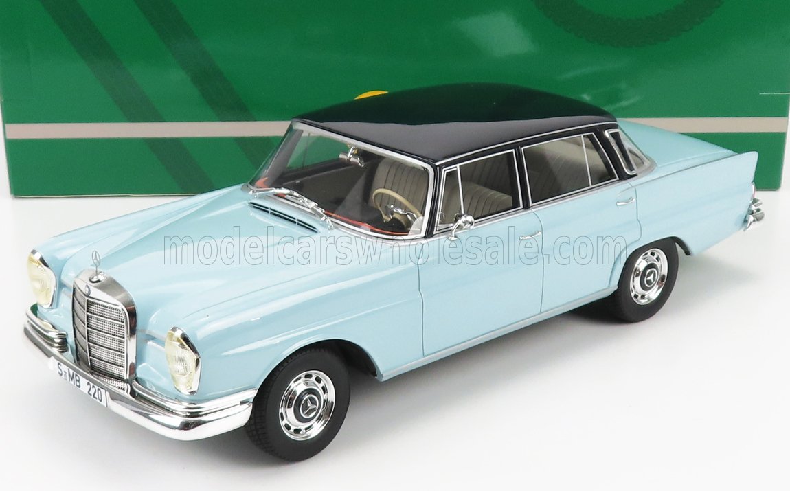 Coche clásico azul Mercedes-Benz de colección, disponible para su compra online.