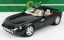 Modelo a escala 1:18 de un deportivo descapotable TVR, color verde oscuro, disponible para coleccionistas.