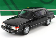 Modelo a escala del Saab 900 Turbo negro, ya disponible para coleccionistas en Vroomi.