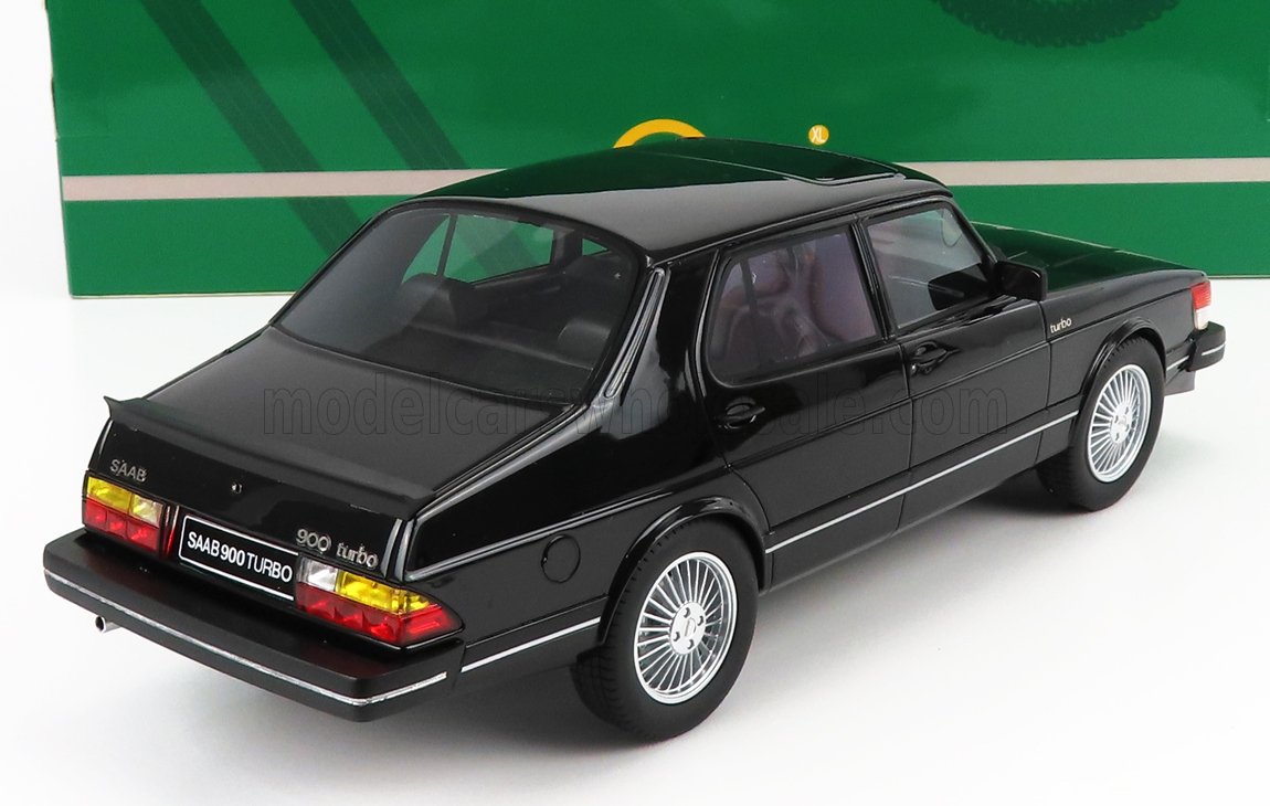Maqueta a escala del Saab 900 Turbo negro ya disponible para coleccionistas en Vroomi.