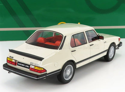 Maqueta de coche Saab 900 Turbo en blanco a escala 1:18 con alerón trasero e interior rojo, ya disponible.