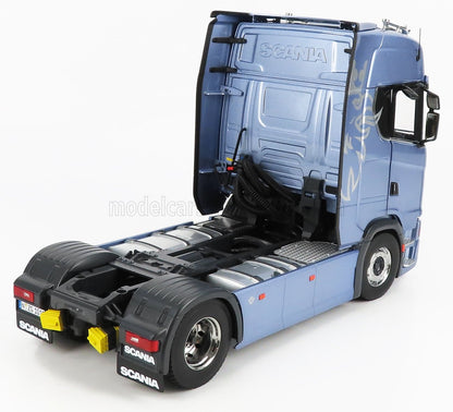 Camión tractor Scania azul con chasis y parte trasera detallados, modelo disponible a través de Vroomi.
