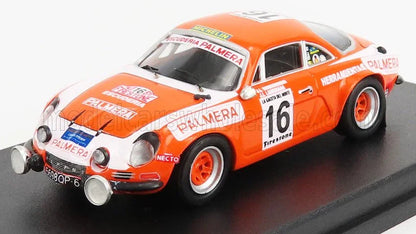Modelo vintage de coche de carreras naranja y blanco con el número 16, adhesivos de Scuderia Palmera y luces de rally, ahora disponible en Vroomi.