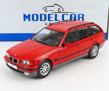 Réplica del modelo de coche BMW 320i familiar rojo a escala 1/18 con características detalladas disponible en Vroomi.