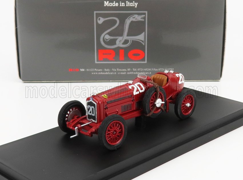 Modelo de coche de carreras Ferrari vintage rojo con el número 20, expuesto sobre una base negra, disponible en Vroomi.
