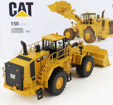 Modelo de pala cargadora CAT 988K amarilla a escala 1:50 disponible en Vroomi.