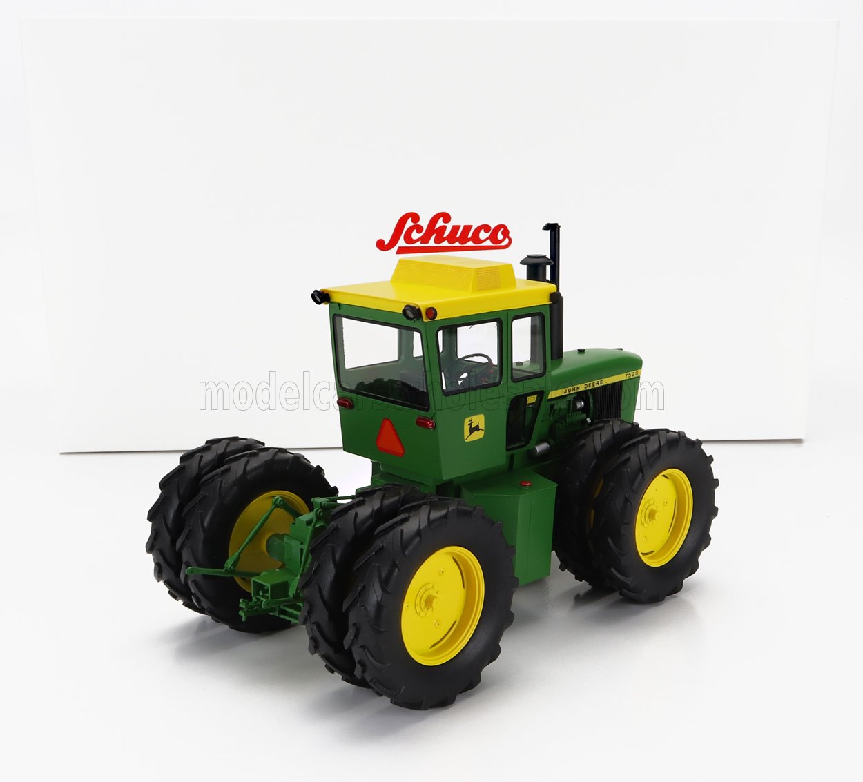 Modelo a escala del tractor Schuco John Deere 7520 verde y amarillo disponible en Vroomi.