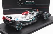 MERCEDES GP | F1 W13E EQUIPO MERCEDES-AMG PETRONAS F1 N 63 TEMPORADA 2022 GEORGE RUSSELL - CON CASCO Y VITRINA DE PLÁSTICO