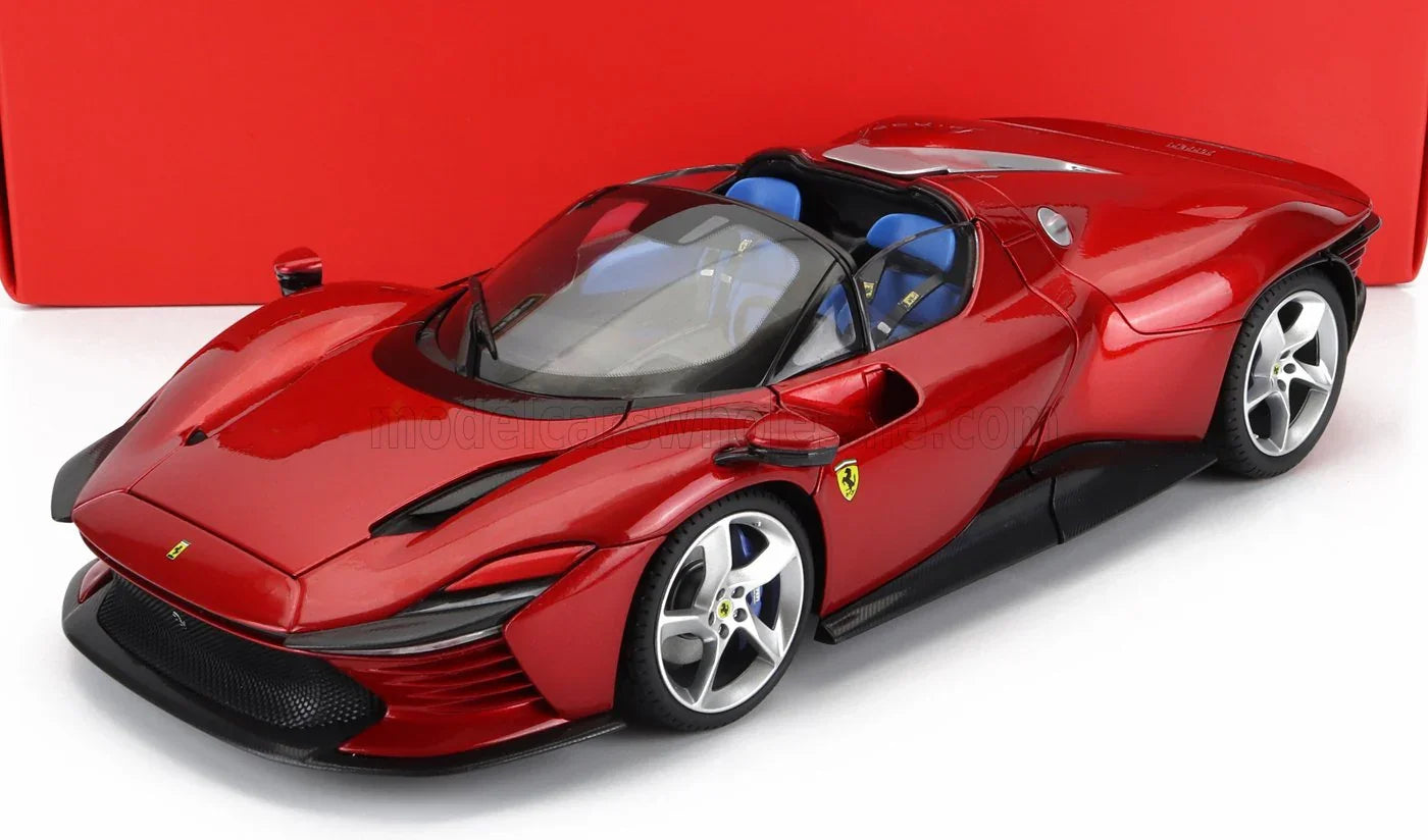 Modelo de coche deportivo Ferrari rojo con asientos azules y llantas plateadas, disponible a través de Vroomi.