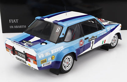 Modelo de coche de rally Fiat 131 Abarth azul y blanco con calcomanías, expuesto con caja, disponible en Vroomi.