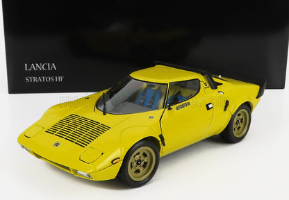 Coche modelo Lancia Stratos HF amarillo con alerón trasero negro, disponible en Vroomi.