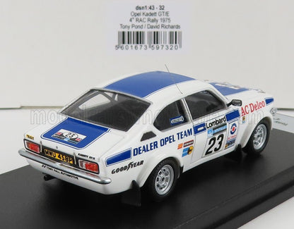 Modelo de coche de rally Opel Kadett GT/E blanco con franjas azules de carreras, adhesivos con el número 23 y logotipos de patrocinadores, disponible en Vroomi.