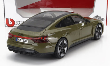 Modelo a escala del Audi e-tron GT en color verde con techo negro y llantas plateadas, disponible en Vroomi.