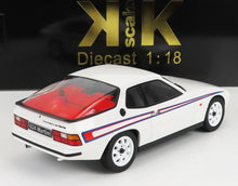 Coche de juguete Porsche 924 Martini blanco con interior rojo, disponible en Vroomi.