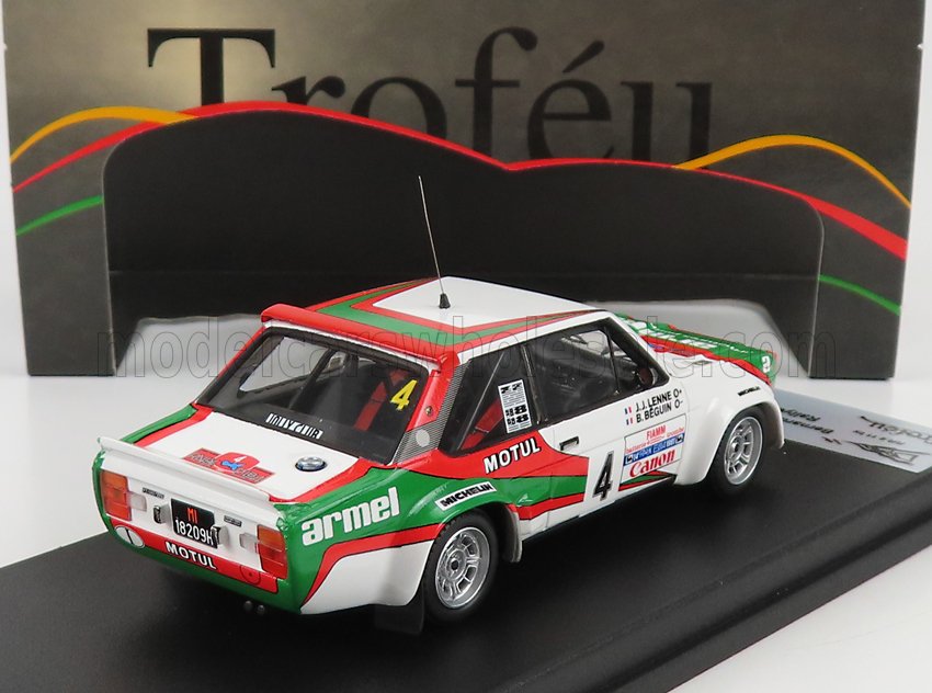 Modelo de coche de rally a escala 1/43 con decoración de competición, disponible para coleccionistas en Vroomi.
